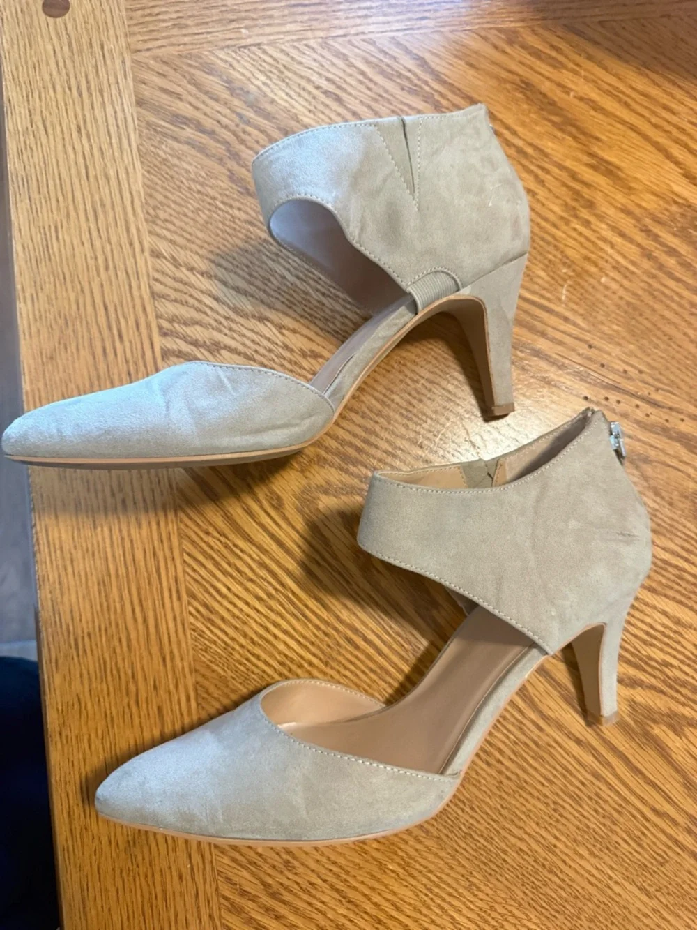 Kelly & Katie Renilla faux suede pointed heel - Picture 2 of 4
